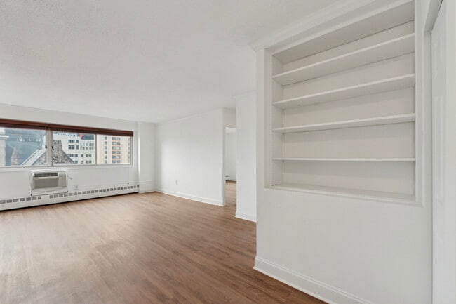 2101 Chestnut, Unit 718 in Philadelphia, PA - Foto de edificio - Building Photo