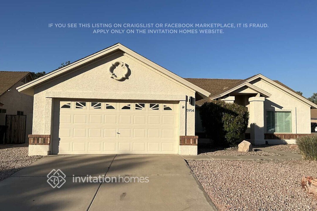 5954 E Elmwood St in Mesa, AZ - Foto de edificio