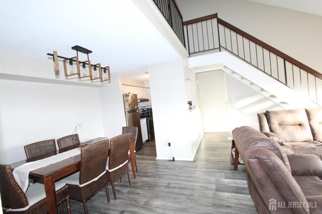 1016 Aspen Dr in Plainsboro, NJ - Foto de edificio - Building Photo