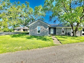 6490 Russell Cave Rd in Lexington, KY - Building Photo - Building Photo