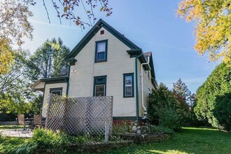 2451 Pennsylvania Ave in Dubuque, IA - Building Photo - Building Photo