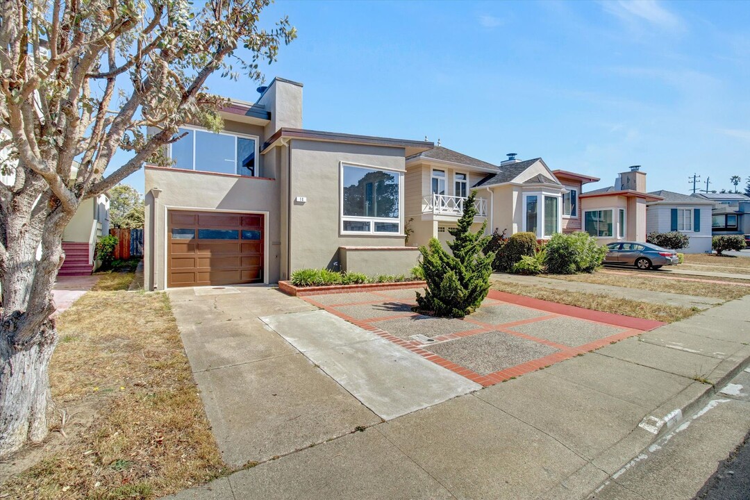 14 Castlemont Ave in Daly City, CA - Building Photo