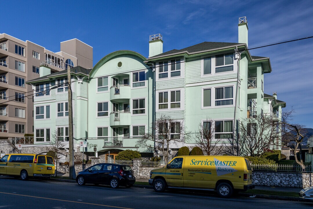 The Ivy Green in Chilliwack, BC - Building Photo