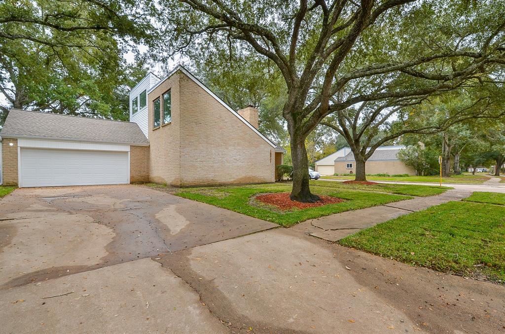 15831 Laurel Heights Dr in Houston, TX - Building Photo