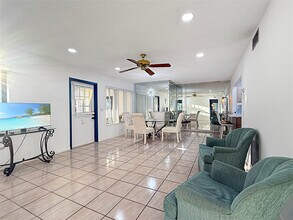 301 Knotty Pine Cir in Greenacres, FL - Building Photo - Building Photo