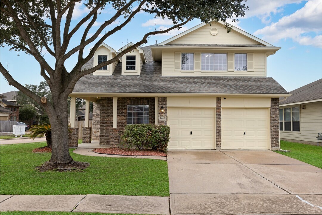 7447 Oakwood Canyon Dr in Cypress, TX - Building Photo