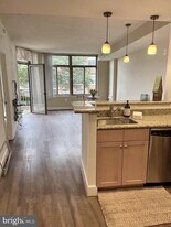 3600 S Glebe Rd in Arlington, VA - Building Photo