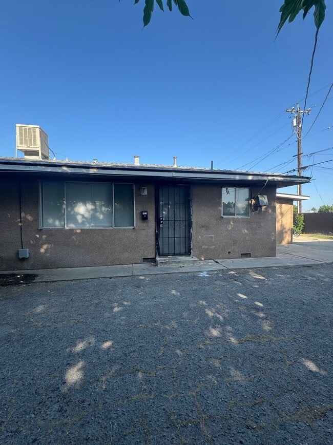 property at 2811 E Hammond Ave