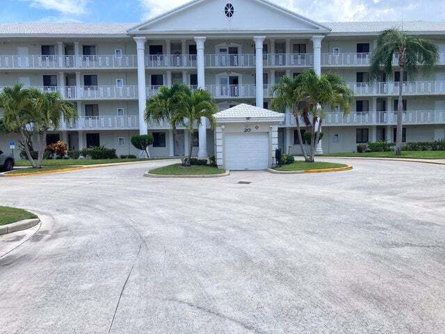2401 Village Blvd, Unit 104 in West Palm Beach, FL - Foto de edificio - Building Photo
