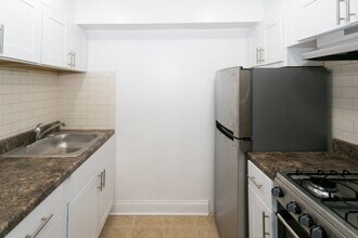 902 W Montrose Ave, Unit A00C in Chicago, IL - Building Photo - Building Photo
