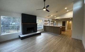 4069 N Maple Leaf Rd in Coeur d'Alene, ID - Building Photo - Building Photo