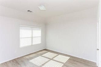 1607 Mark Ln in Ennis, TX - Building Photo - Building Photo