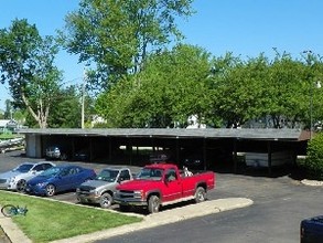 Sunset Lake Apartments in Vicksburg, MI - Building Photo - Building Photo