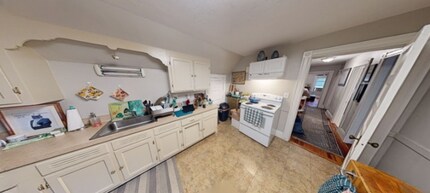 262 Lake Ave in Newton, MA - Building Photo - Building Photo