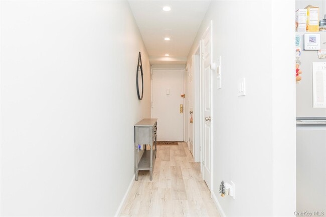 2261 Palmer Ave in New Rochelle, NY - Building Photo - Building Photo