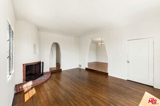 8221 4th St in Los Angeles, CA - Building Photo - Building Photo