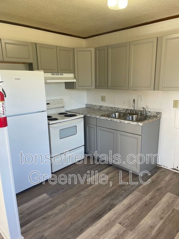 214 Oakway Ave in Spartanburg, SC - Building Photo - Building Photo