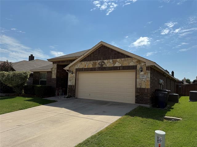 409 Haddington St in Crowley, TX - Building Photo