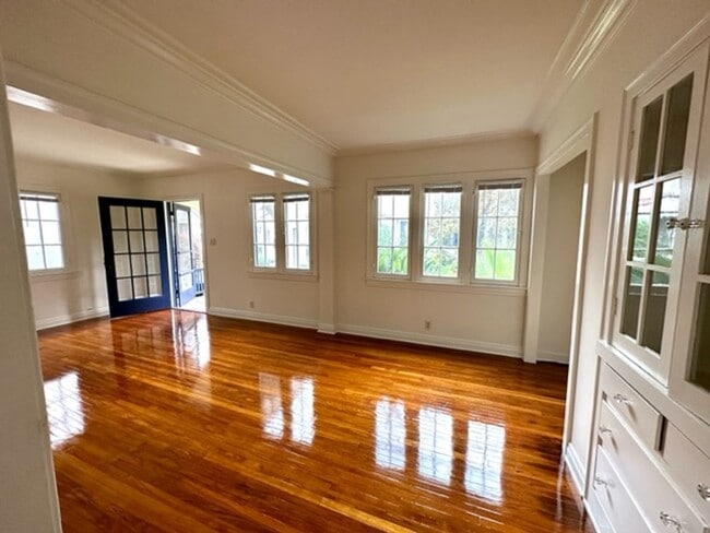 property at 1417 Bank St