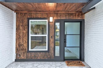 6906 Lunar Dr in Austin, TX - Building Photo - Building Photo