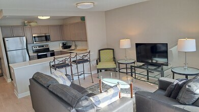 30 E Huron St, Unit 2205 in Chicago, IL - Building Photo - Building Photo