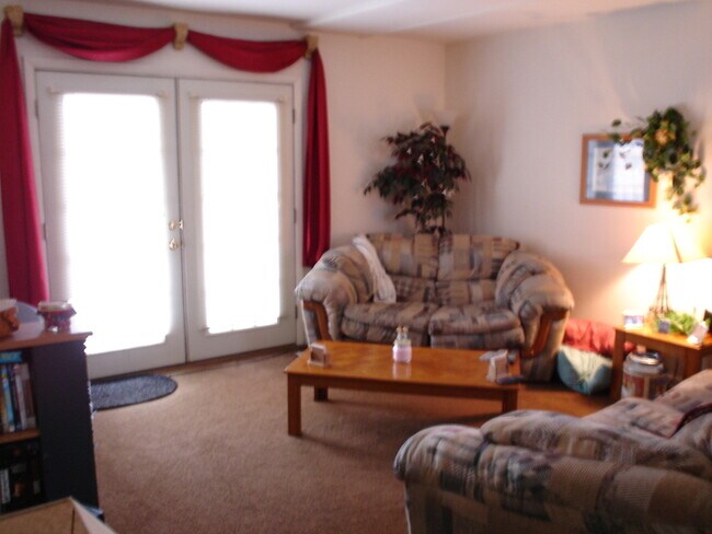 805 Greenbrier Rd in Dekalb, IL - Building Photo - Building Photo