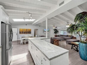 2500 NE 19th St, Unit 0 in Pompano Beach, FL - Foto de edificio - Building Photo