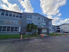 120 Royal Palm Rd in Hialeah, FL - Building Photo - Building Photo