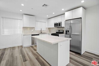 2125 S Rimpau Blvd in Los Angeles, CA - Building Photo - Building Photo