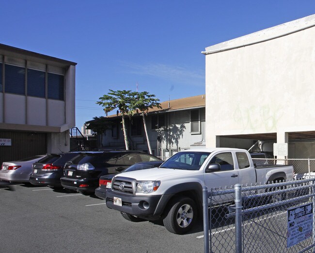 1915 S King St in Honolulu, HI - Building Photo - Building Photo