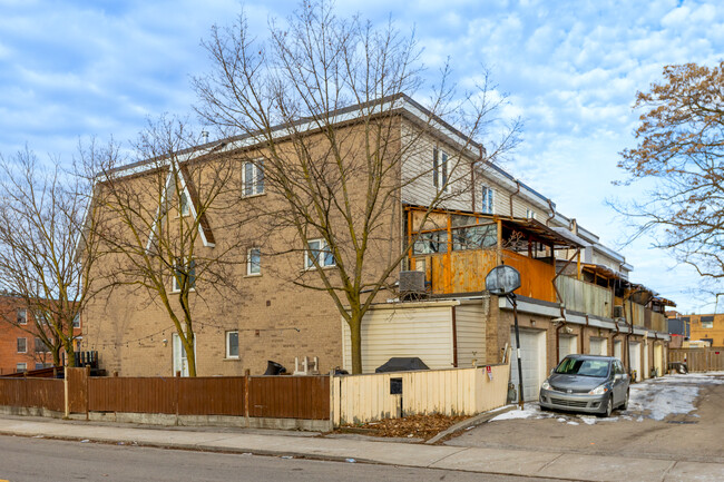 1241-1255 Weston Rd in Toronto, ON - Building Photo - Building Photo