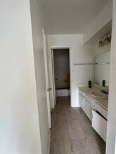 5625 Antoine Dr, Unit 1110 in Houston, TX - Building Photo - Building Photo