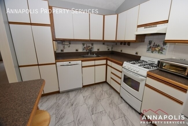 804 Pin Oak Rd in Severna Park, MD - Building Photo - Building Photo