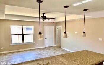 2021 Treasure Oaks Dr in Harlingen, TX - Building Photo - Building Photo