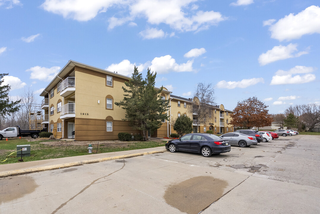 Point West Apartments in Cedar Falls, IA - Foto de edificio