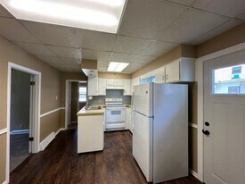 806 15th Ave S, Unit Lower in Clinton, IA - Building Photo