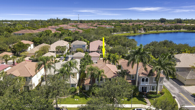 8210 Calterra Dr in Palm Beach Gardens, FL - Building Photo - Building Photo
