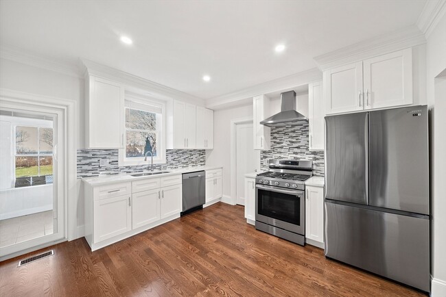 property at 9 Shaw Ct