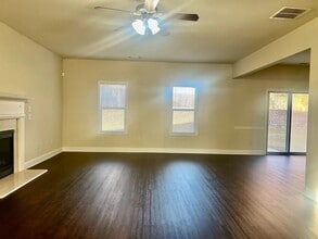 6211 Crestgate Ln in Tucker, GA - Foto de edificio - Building Photo