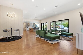 4601 N Royal View Dr in Phoenix, AZ - Building Photo - Building Photo