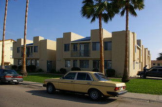 Dunlop 28 Apartments in San Diego, CA - Foto de edificio - Building Photo