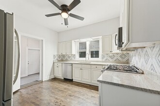 8423 S Colfax Ave in Chicago, IL - Foto de edificio - Building Photo