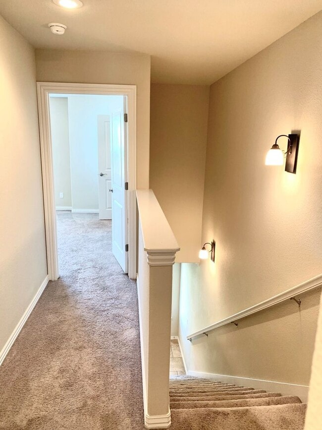 2744 W Kilimanjaro Way in Rogers, AR - Building Photo - Building Photo