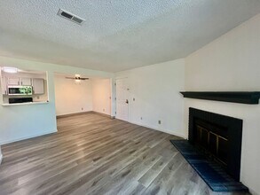 1074 S Dearborn St in Aurora, CO - Foto de edificio - Building Photo
