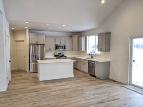 4039 Snowberry Ave in Evergreen, MT - Building Photo - Building Photo