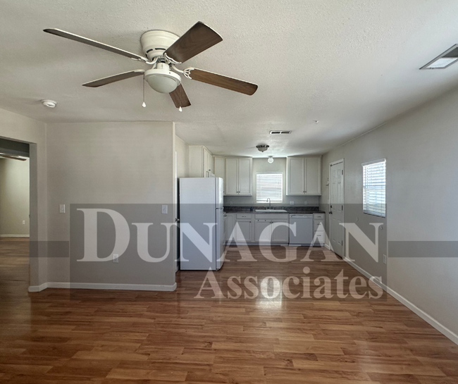 513 S Elm St in Carlsbad, NM - Building Photo - Building Photo
