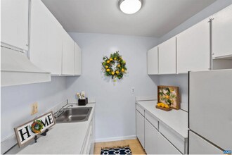 525 Burgoyne Rd in Charlottesville, VA - Foto de edificio - Building Photo