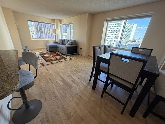 8 Museum Way in Cambridge, MA - Foto de edificio - Building Photo