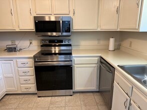 104 Meadow Park Ln, Unit Unit c in Hendersonville, NC - Building Photo - Building Photo