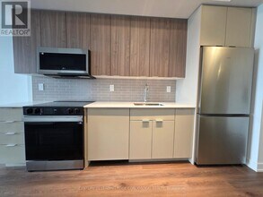 2075 Lakeshore Rd. in Burlington, ON - Building Photo - Building Photo